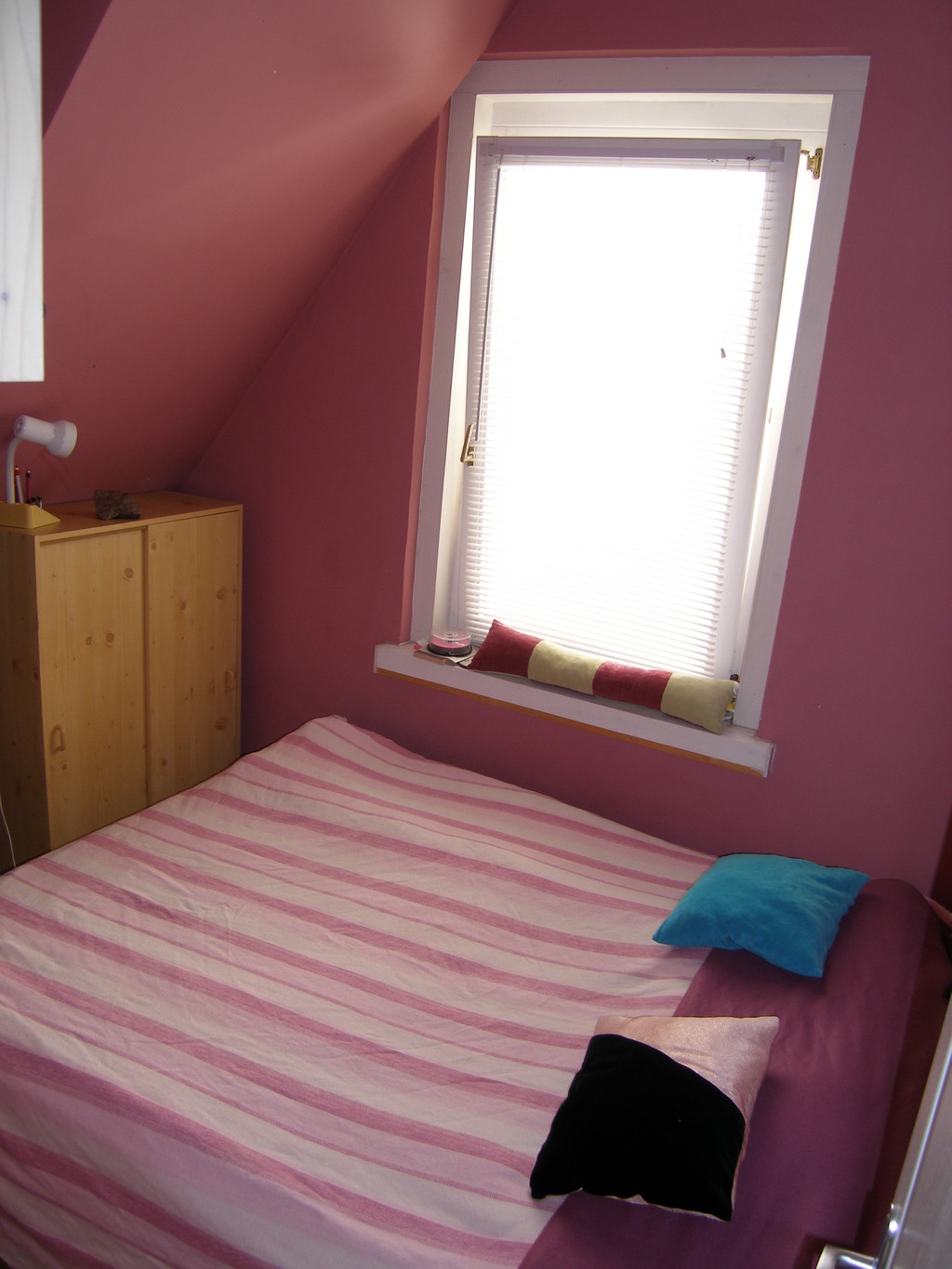 Fully equipped cozy studio apartment with separated sleeping room in