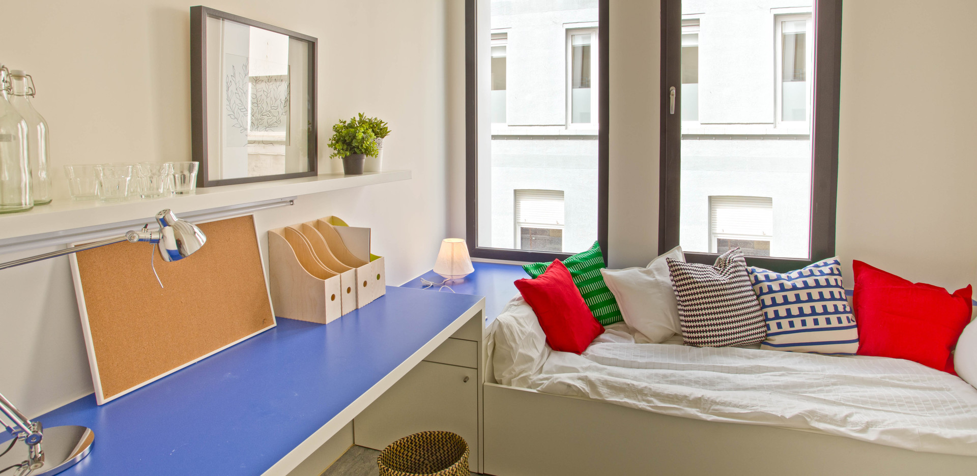 Room in fully equipped modern student flat | University dorm Antwerp