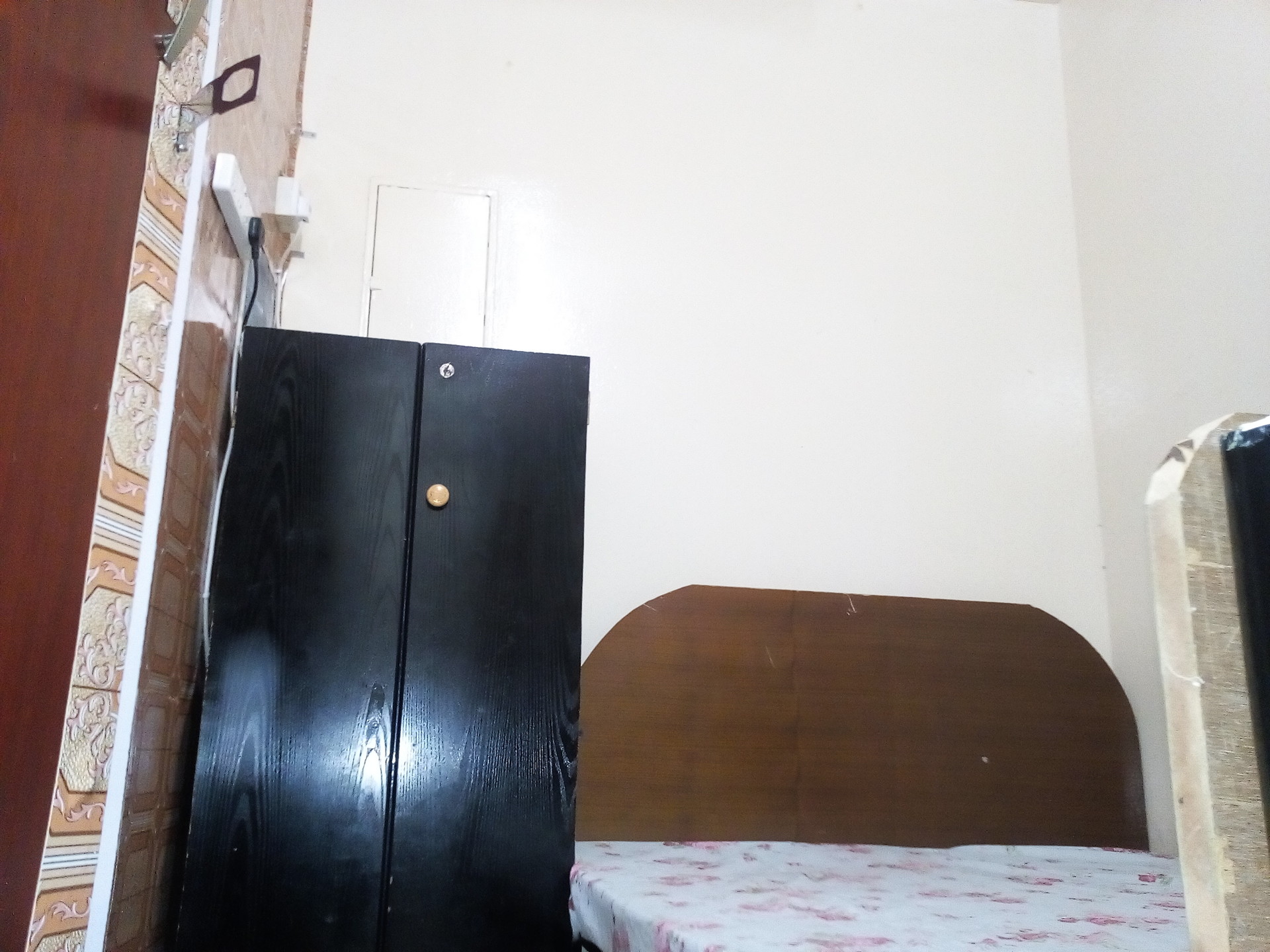Fully furnished bed space / partition available now near rigga metro