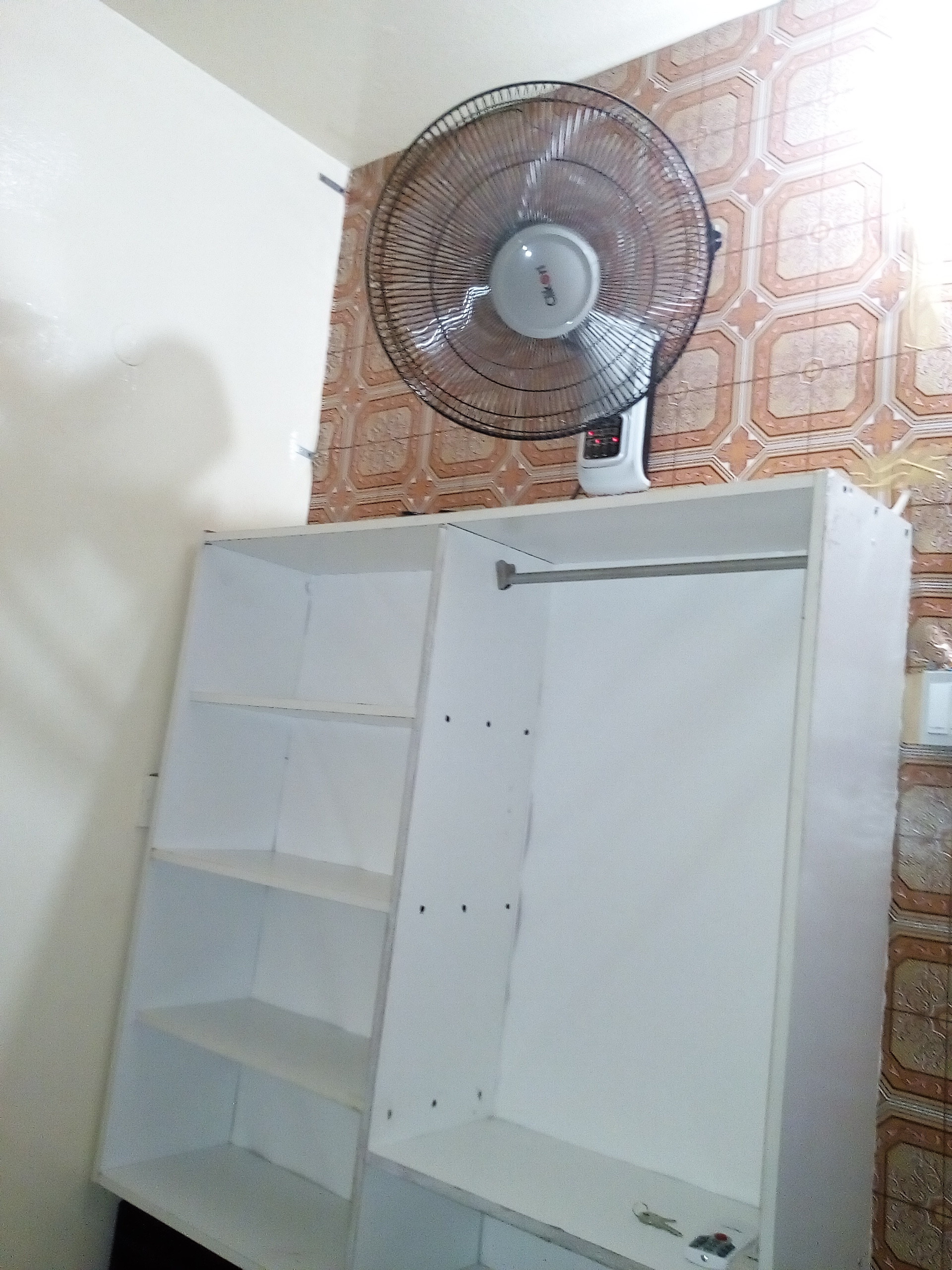 Fully furnished bed space / partition available now near rigga metro