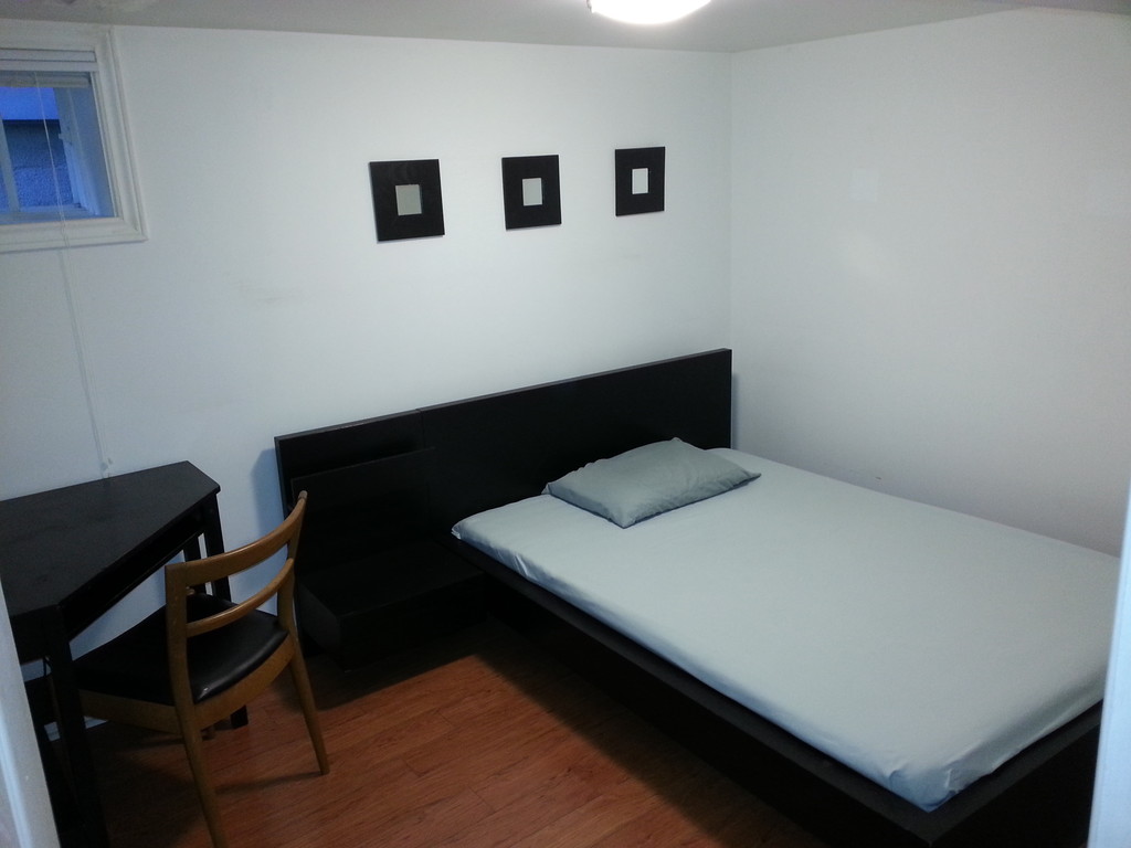 Fully Furnished Room in Toronto, walking distance to subway station and