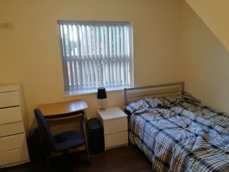 Furnished Room In 2 Bed Flat Longsight Manchester