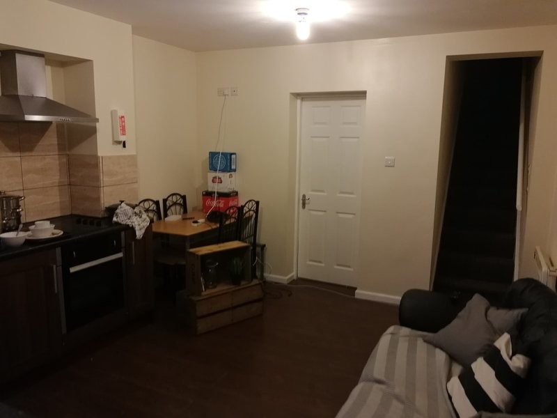 Furnished Room In 2 Bed Flat Longsight Manchester