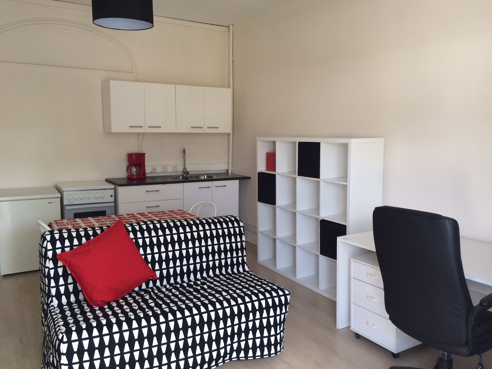 Grand et lumineux studio endroit calme Location studios Liege