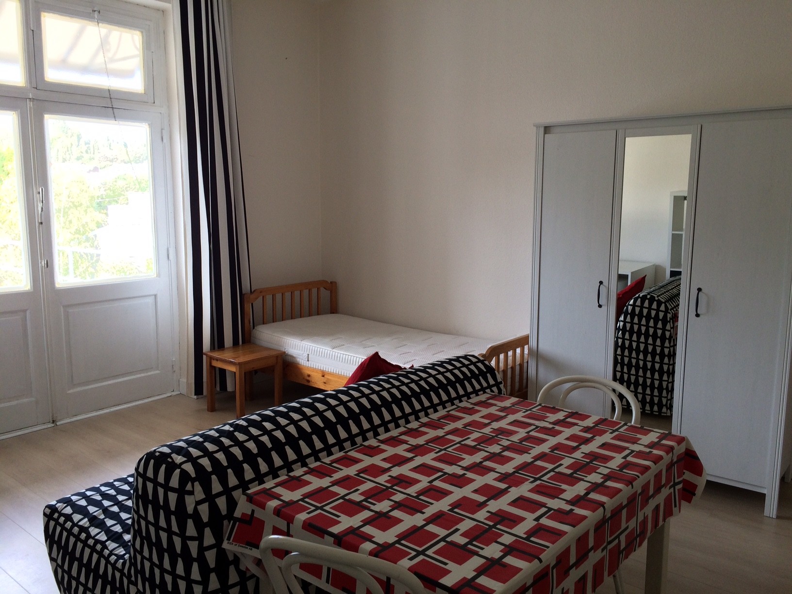 Grand et lumineux studio endroit calme Location studios Liege