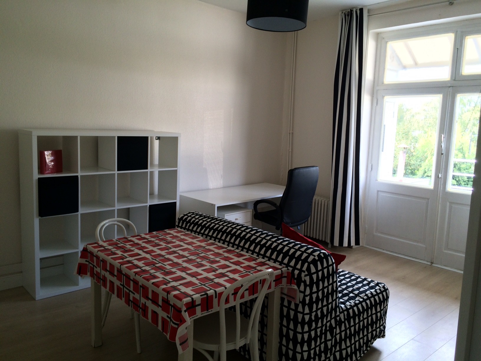 Grand et lumineux studio endroit calme Location studios Liege