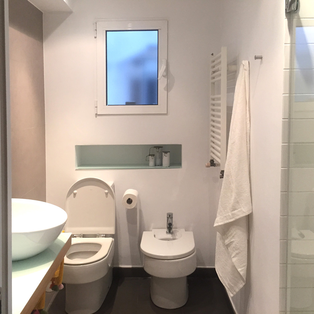 Habitación amplia con baño propio | Alquiler habitaciones Valencia