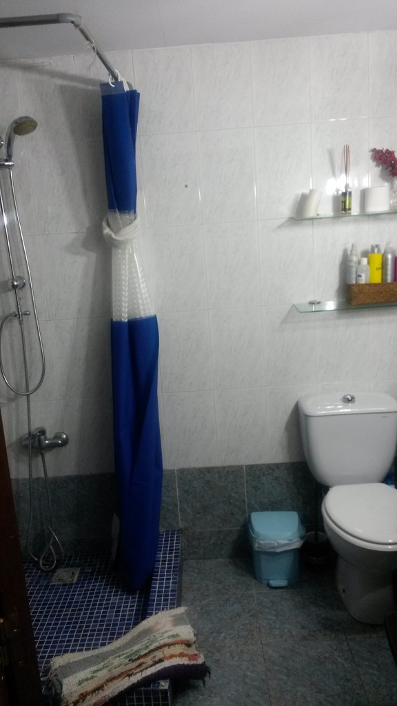 Amplia y exterior habitación con balcón | Alquiler habitaciones Valencia