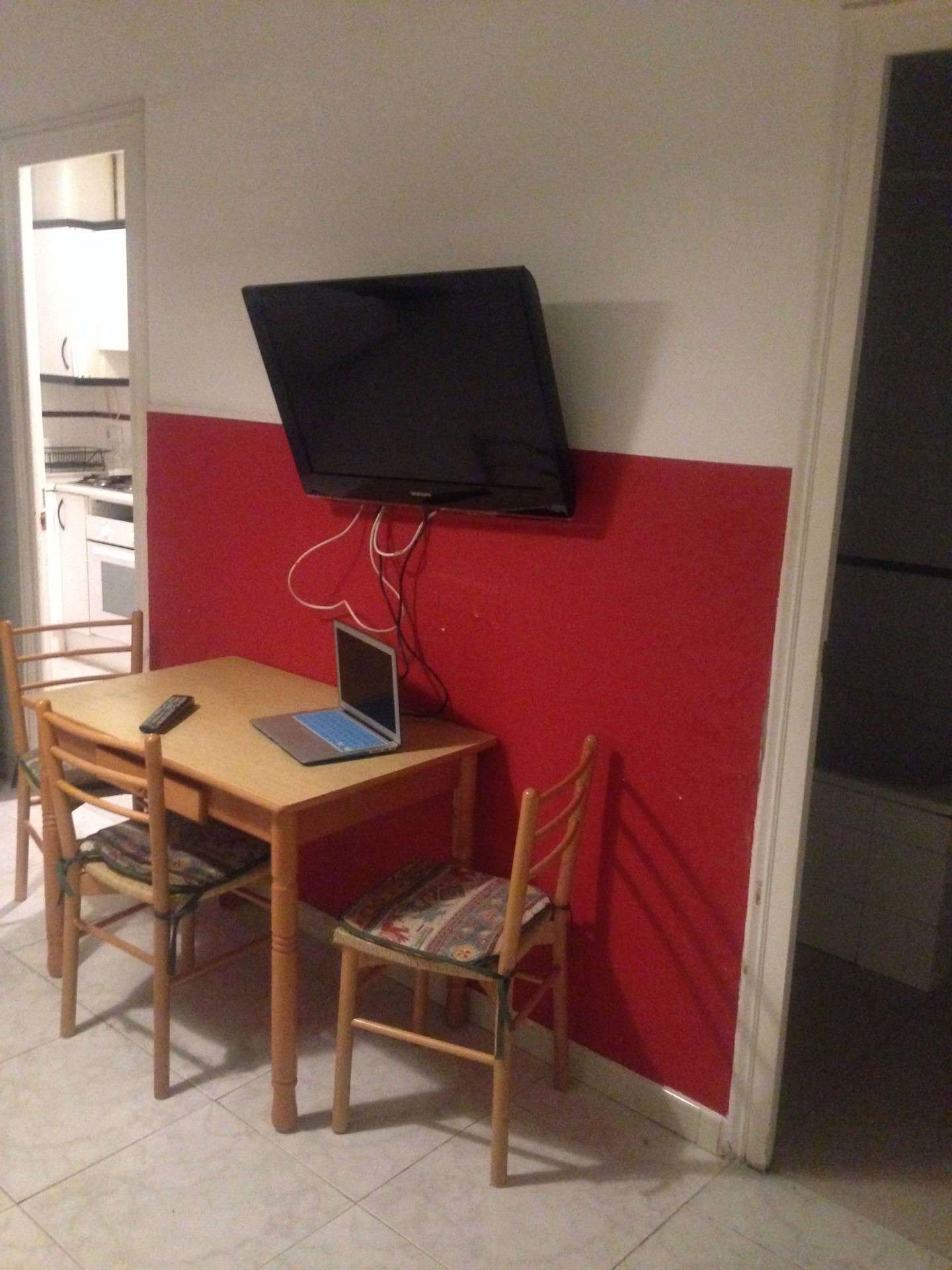 HABITACION CAMA DOBLE, PISO CON PATIO | Alquiler habitaciones Barcelona