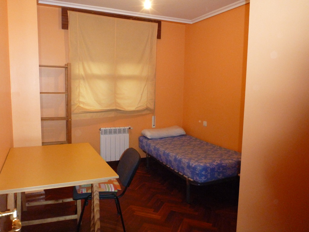 habitacion chicas compartir piso zona campus universitario valladolid 77dfcdd00d2c85bfd6cadd606d990b60