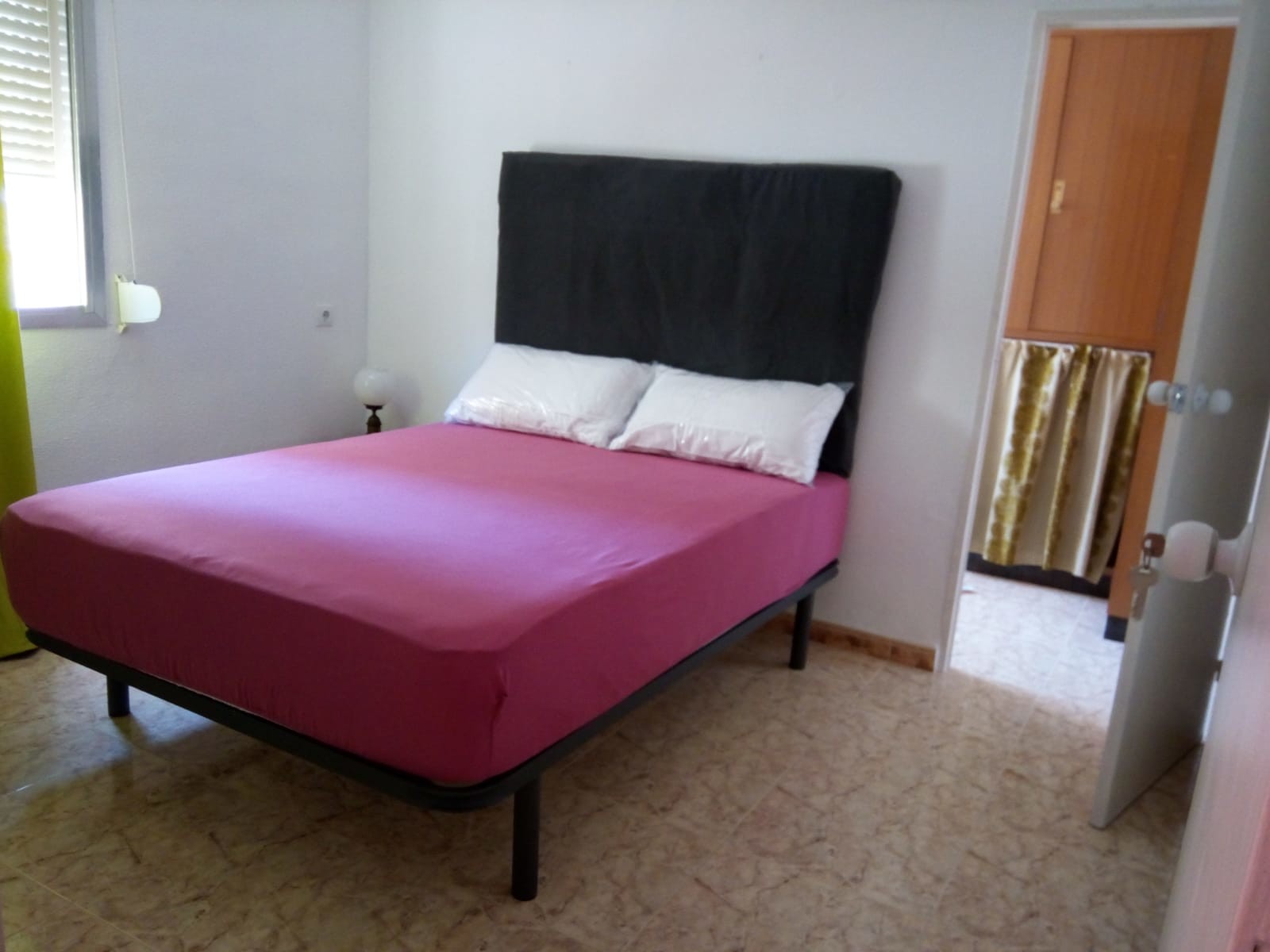 Habitación grande en Centro de ciudad | Alquiler habitaciones Almería