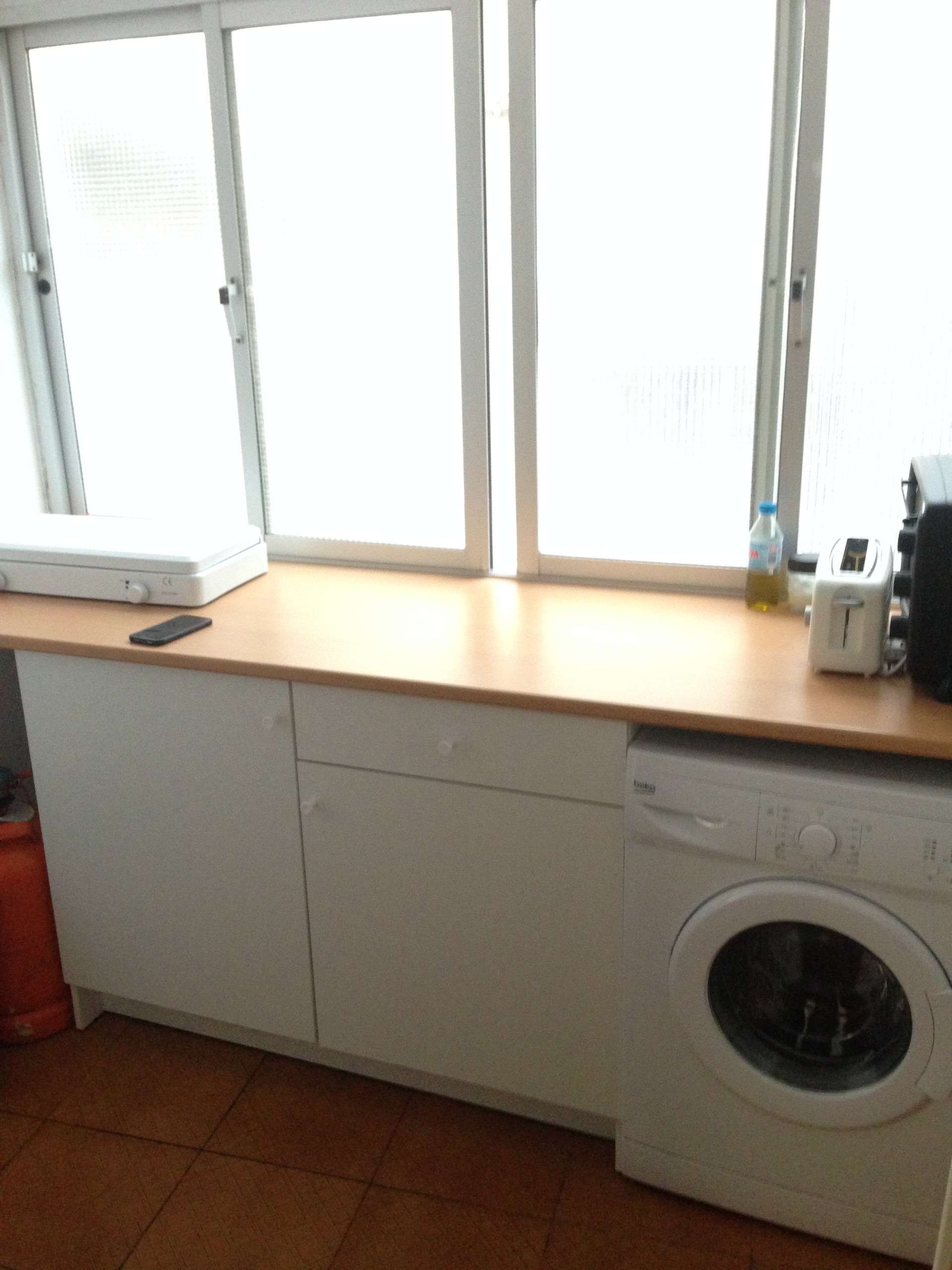 Habitación individual junto parada de Metro y cerca estación de tren y