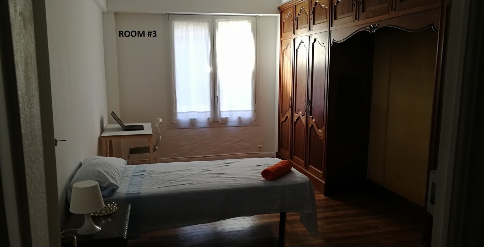 Se alquila habitacion para uso individual o doble en el barrio de Gros