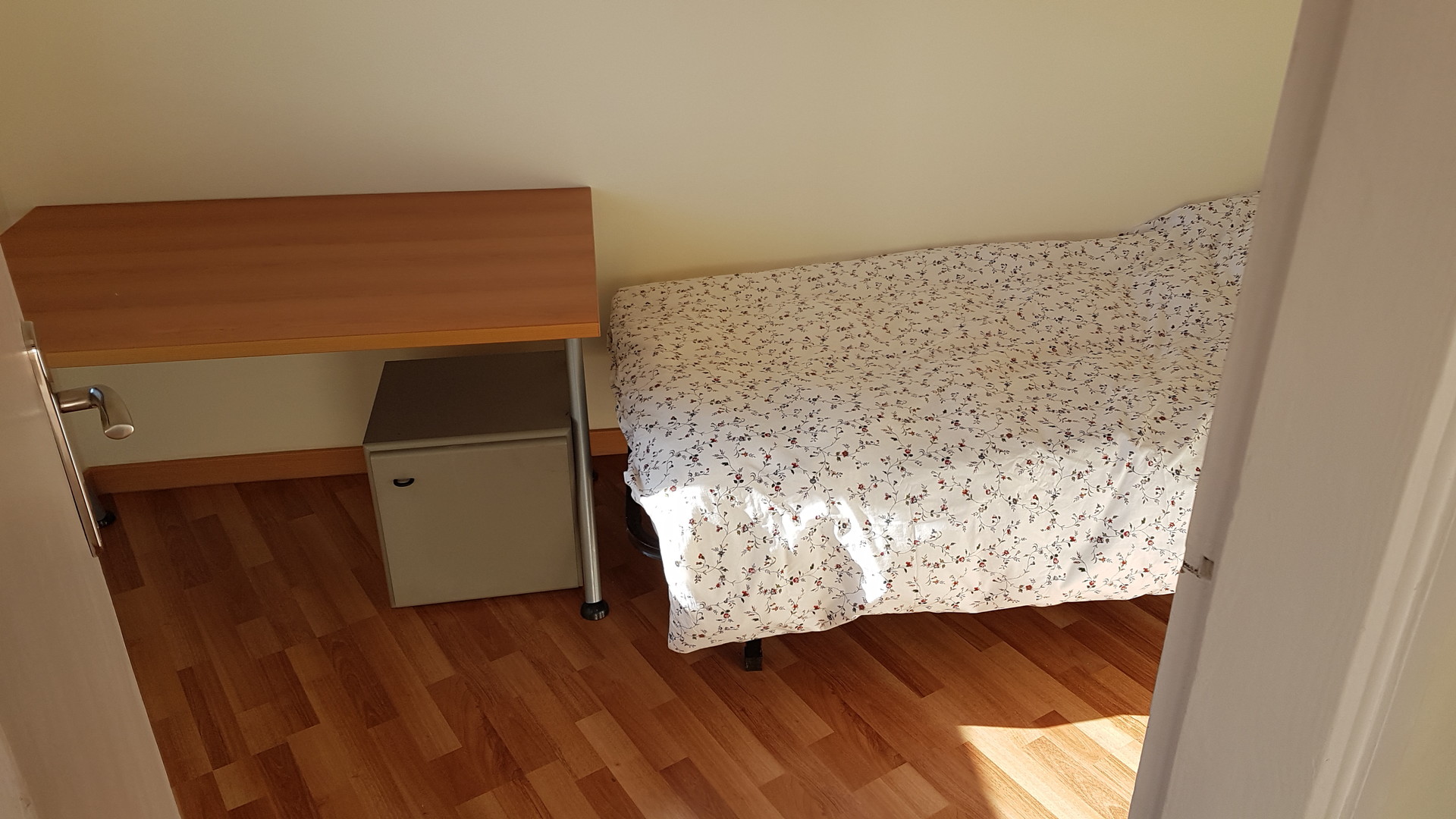 Habitacion en piso de estudiantes, somos 3 chicas.situado ...