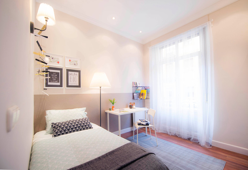 HABITACIÓN INDIVIDUAL CON BALCÓN EN CASTAÑOS, ENTRE EL AYUNTAMIENTO Y