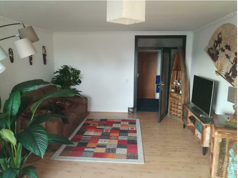 Room For Rent In 3 Bedroom Apartment In Hannover With Internet And With Swimming Pool