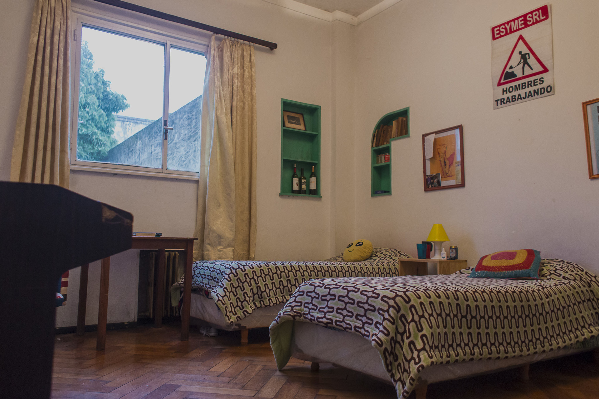 Huge SHARED room ideal for couples or friends. Shared apartment for