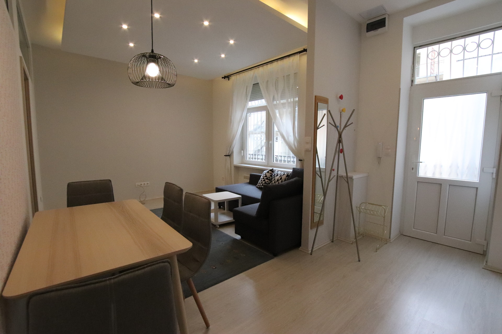 In Hungaryin The Heart Of Budapest V District Petofi Sador U A Nice Small 2 Bedrooms 52nm Apartment Is Waiting For You - 