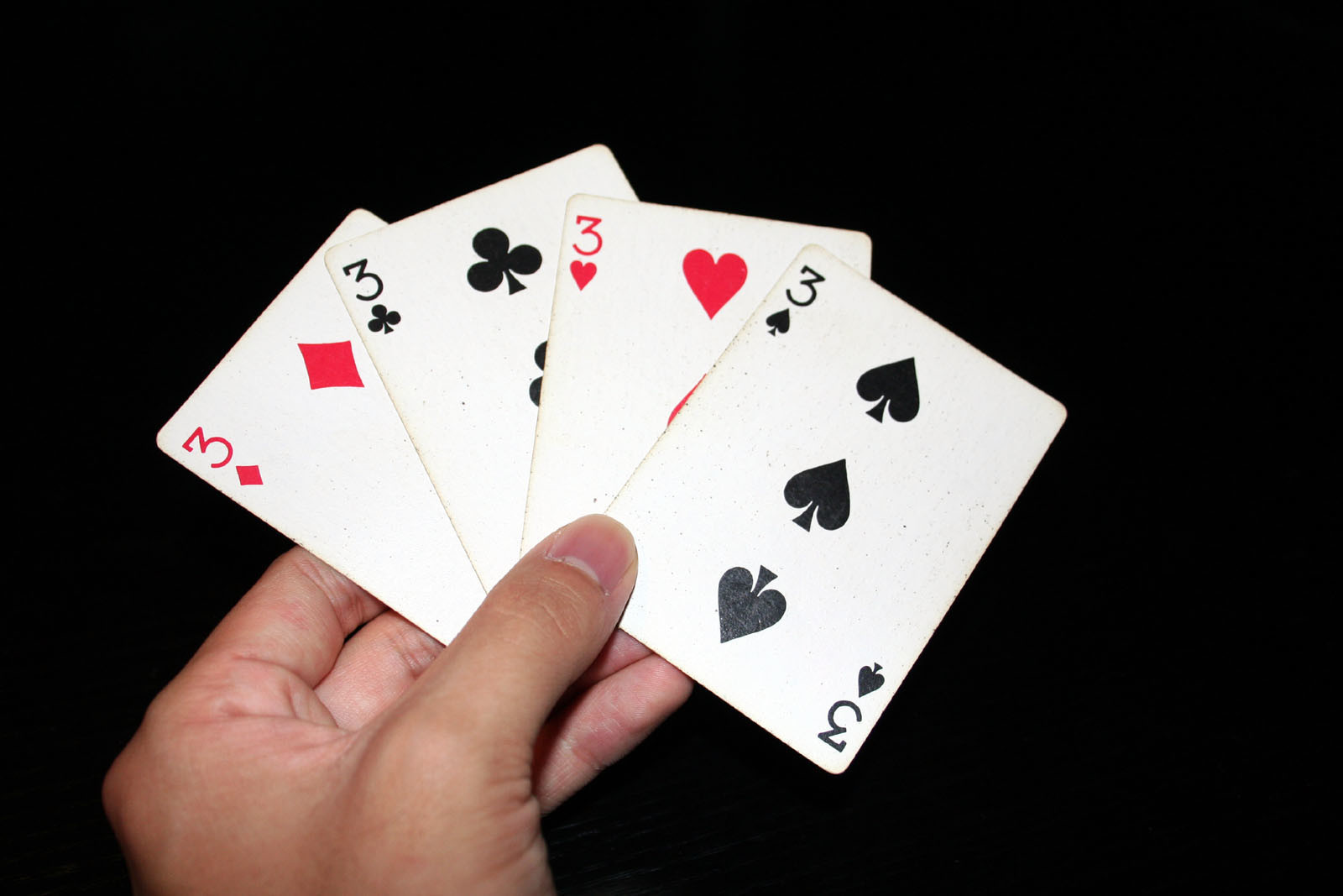 Jeux de cartes: jeux d'alcool pour commencer une soirée