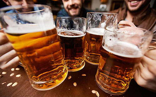 Juegos para beber en bares españoles | Consejos Erasmus