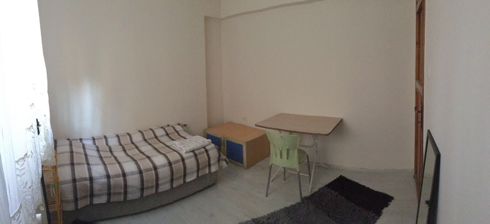 Kadıköy Koşuyolundaki evimin bir odasını eşyalı kiraya veriyorum