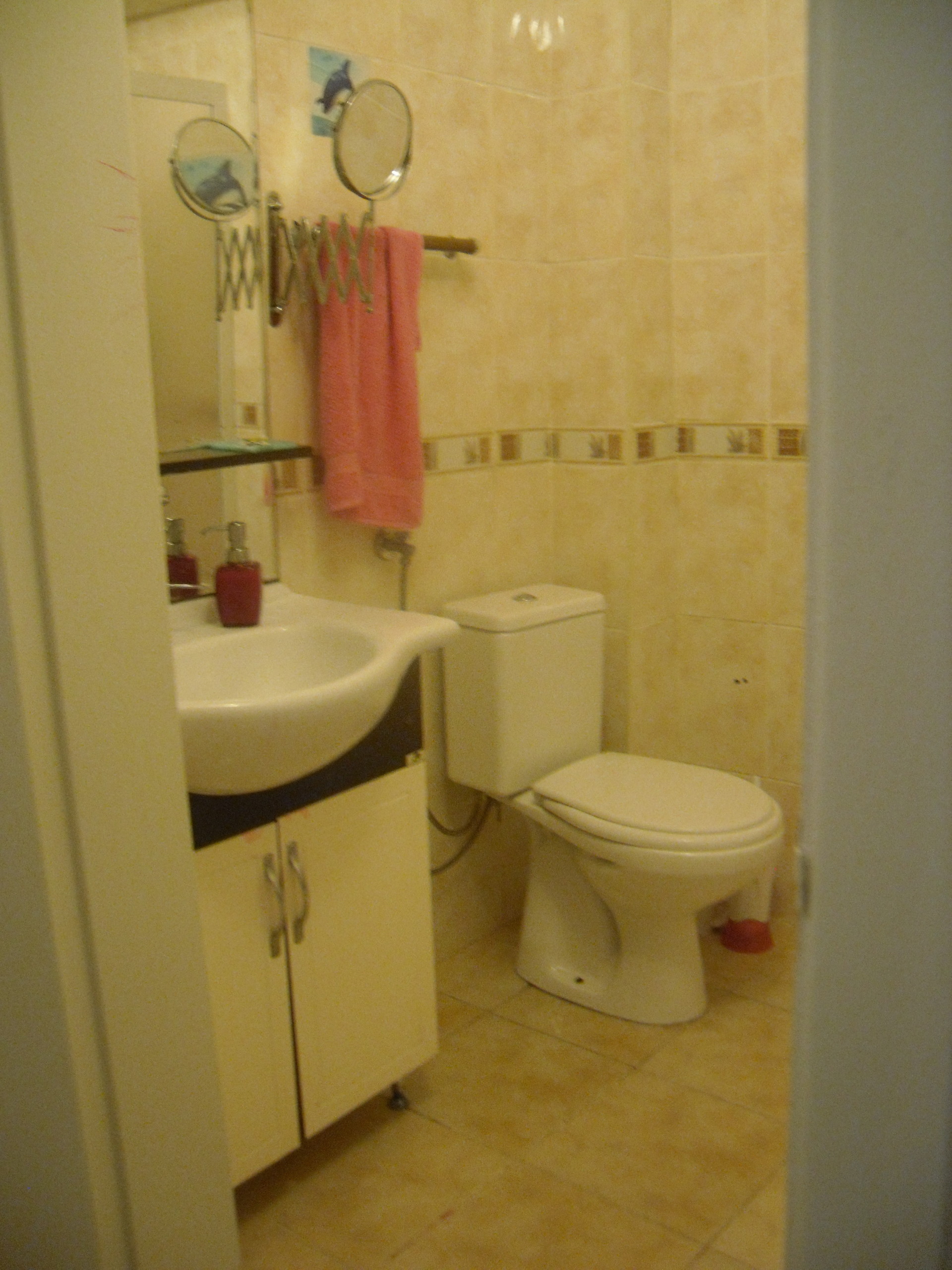Kadıkoy Merkezde, bahceli, bakımlı, esyalı 3 aylık kiralık daire