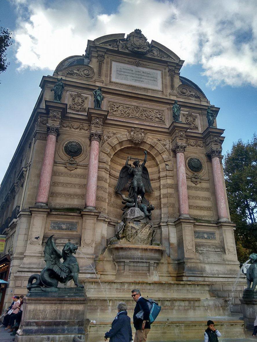 La fuente de Saint-Michel El punto de inflexión de París
