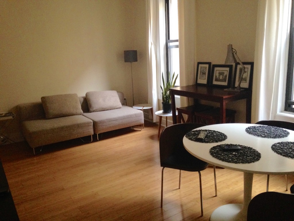 Large 2 Bedroom Apartment Steps From Brooklyn College And The