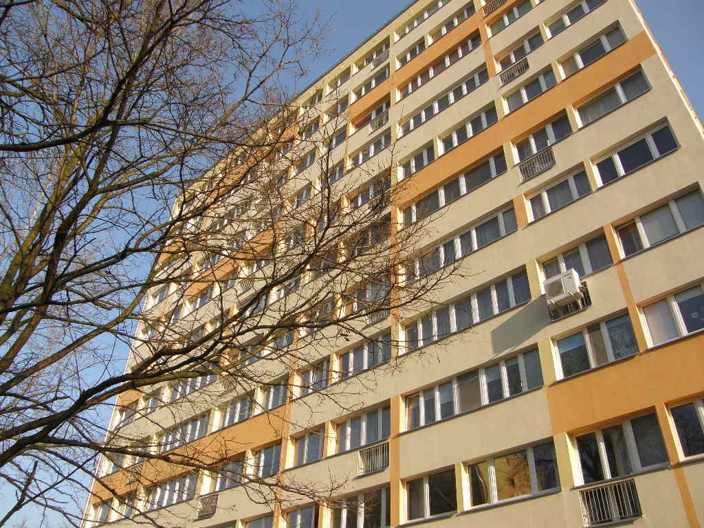 a large room in 3bedroom apartment on 10floor soviet style block in Wroclaw Room for rent