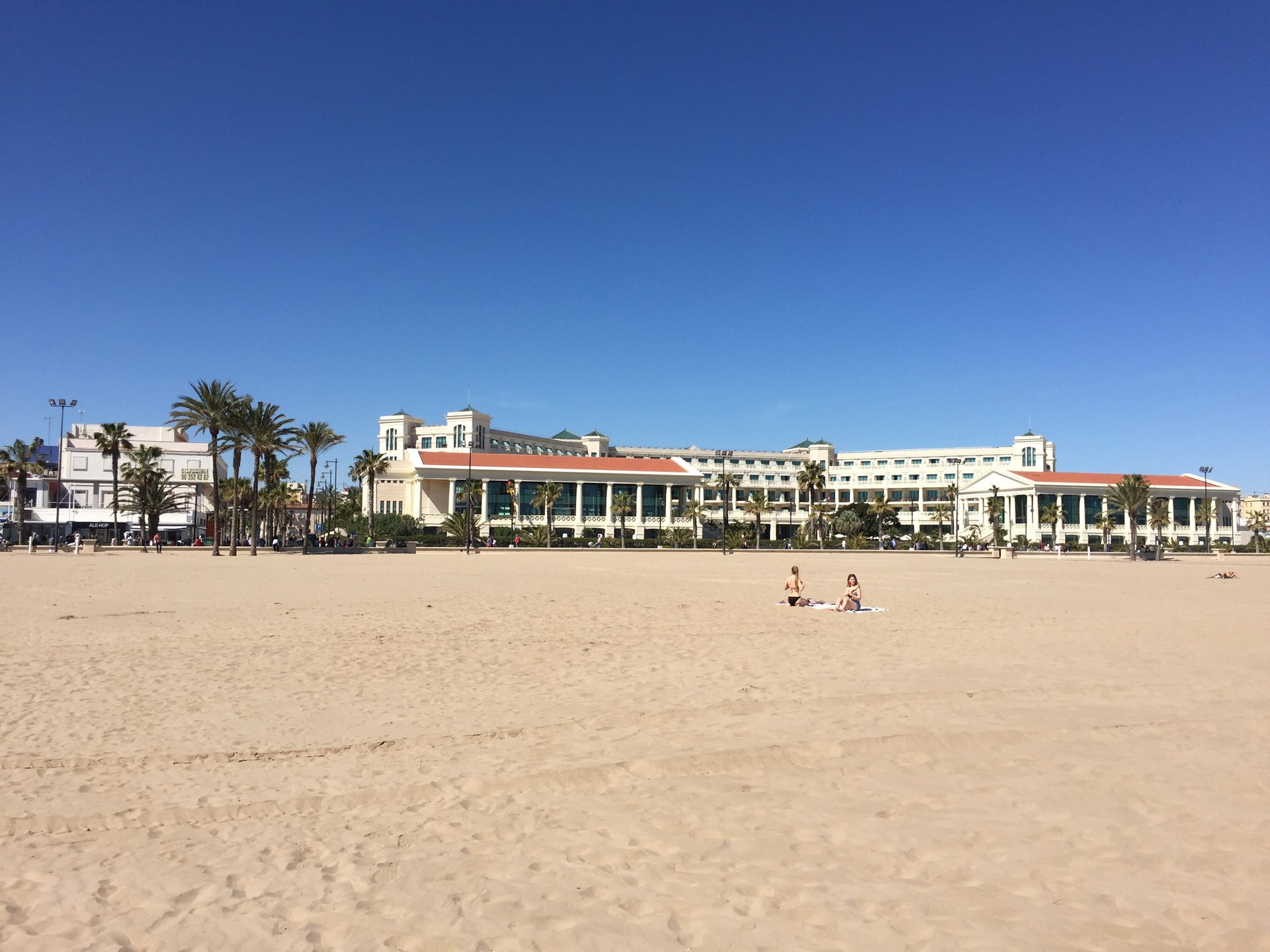 Large 3 bedroom apartment in beach area Valencia Flat rent Valencia