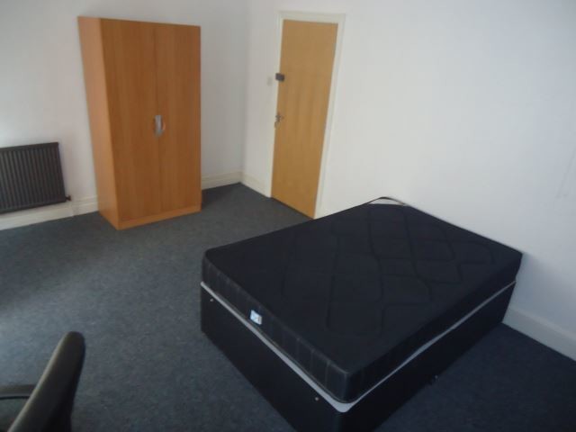Large 4 Bedroom House Located Down The Safest Street In Hull Large 4 Bedroom House Located Down The Safest Street In Hull
