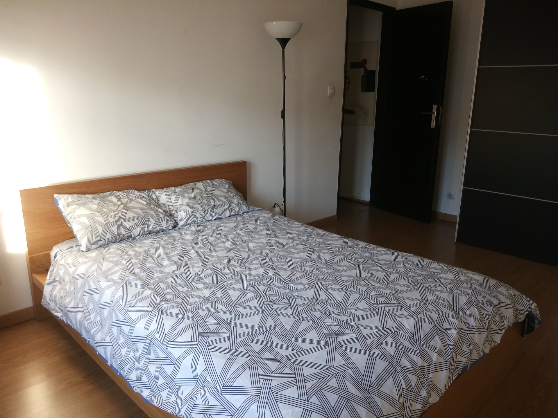 Large and Clean Room for Rent In Damaia