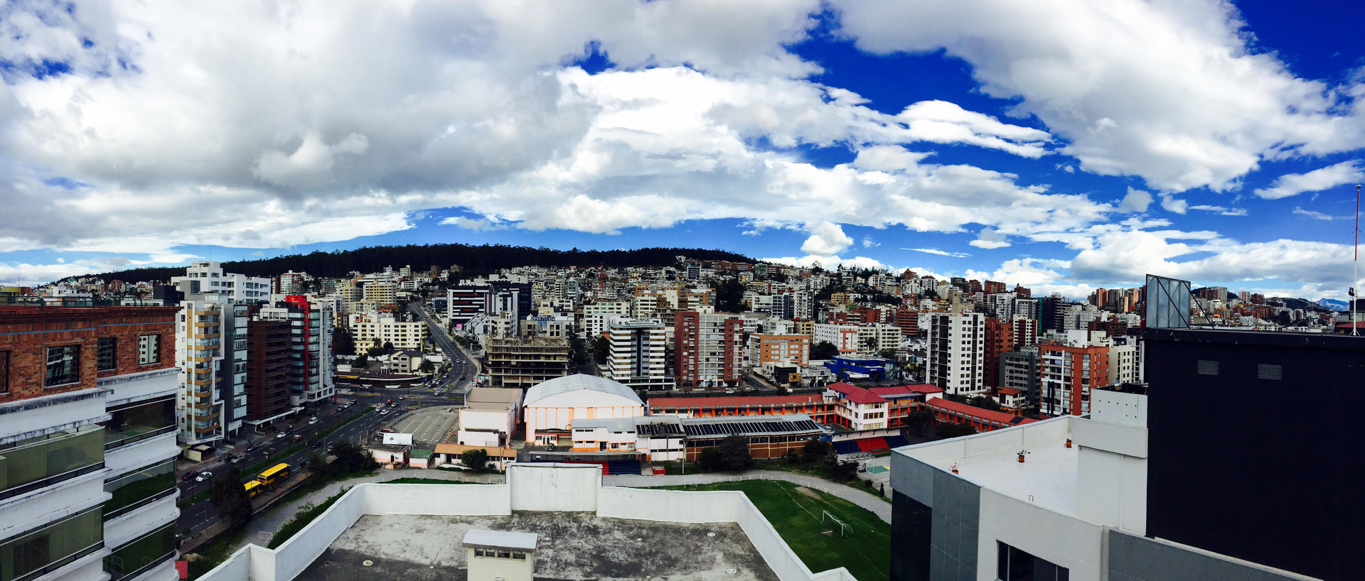 Large apartment in the New center of Quito Room for rent Quito