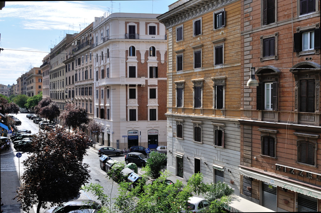 Large and bright room, newly renovated (Prati Ottaviano S. Pietro
