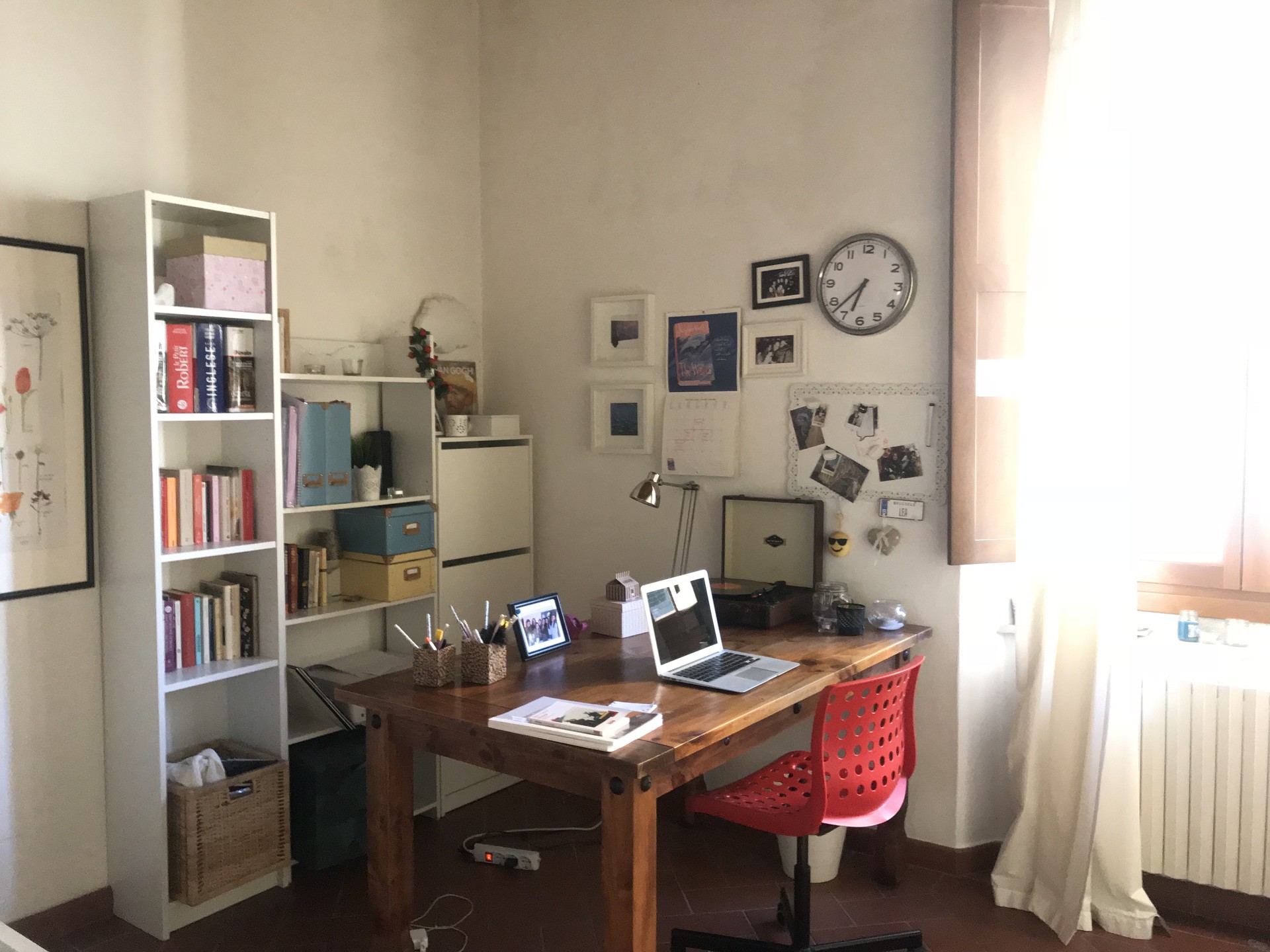 Large And Well Lit Bedroom In Central Pisa