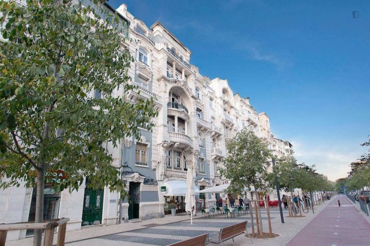 Large and comfortable room with balcony in Erasmus apartment