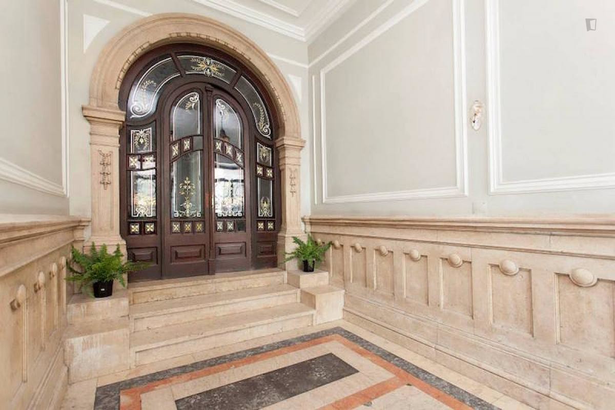 Large and comfortable room with balcony in Erasmus apartment