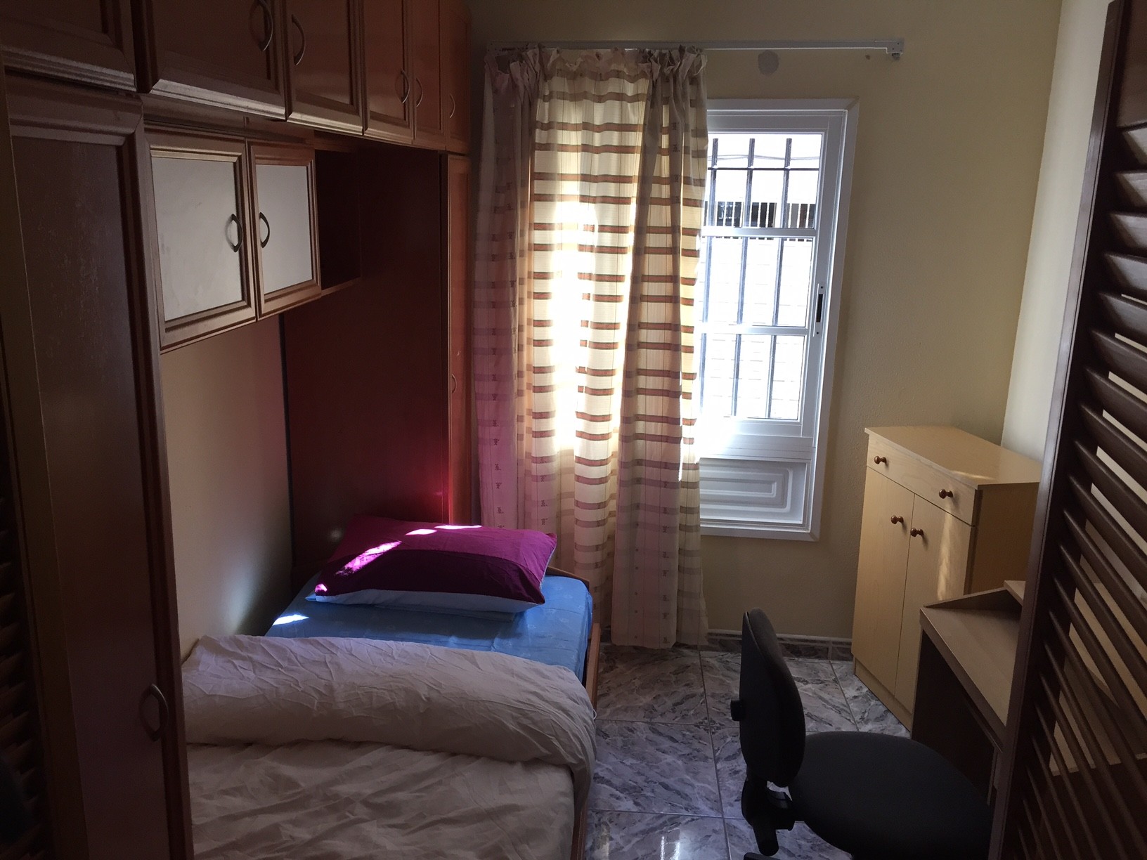 Large and comfortable single room