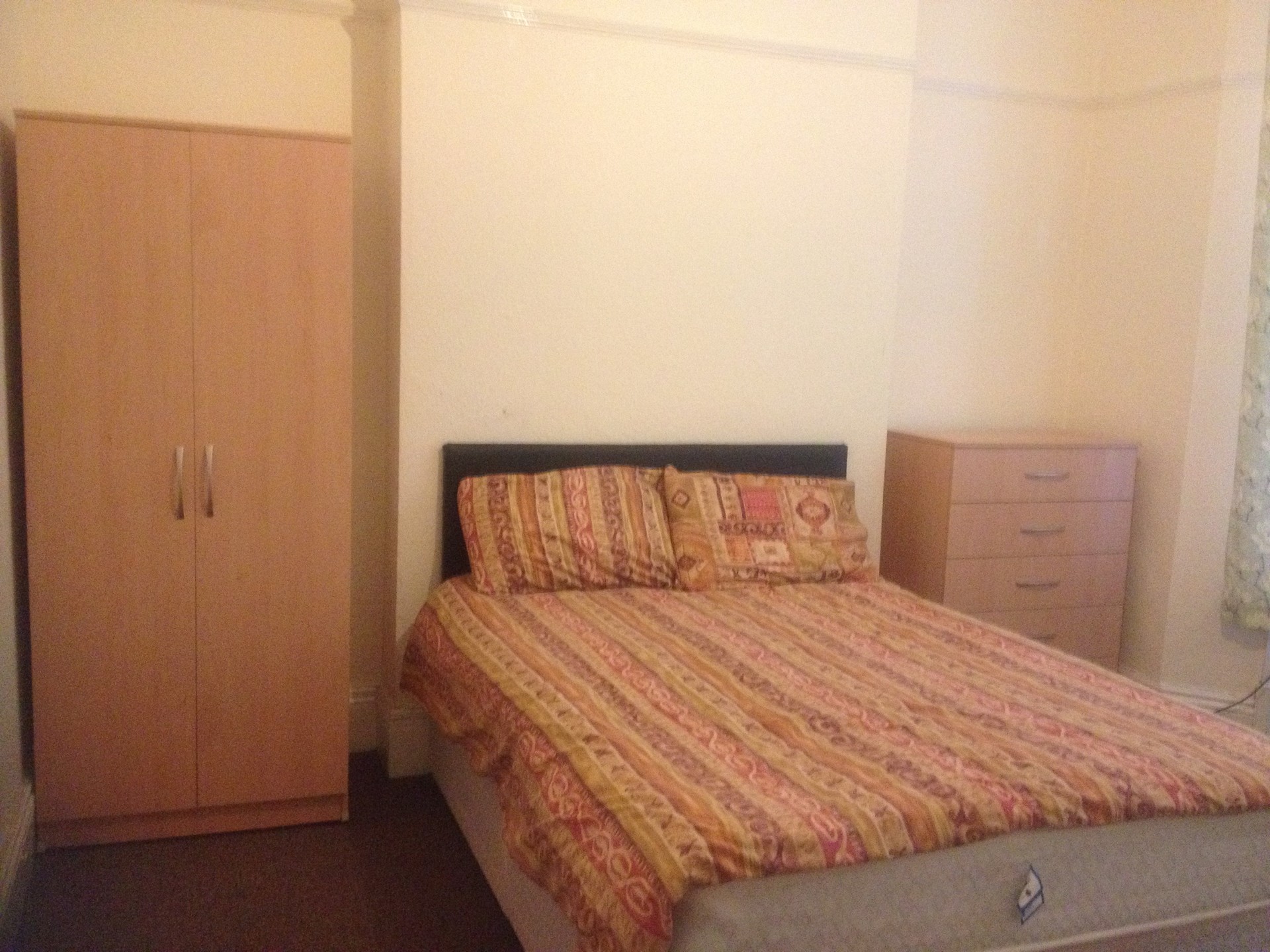 Large double bed in a shared facility near town Room for rent Birmingham