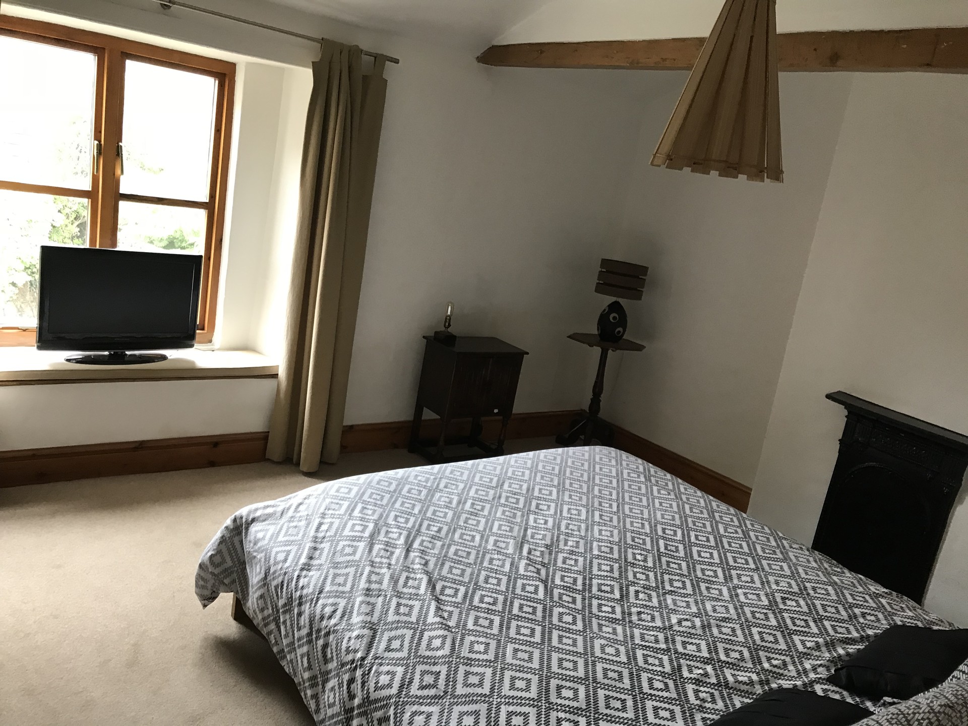 Large Double Fully Furnished Cottage Bedroom Room For Rent Wakefield