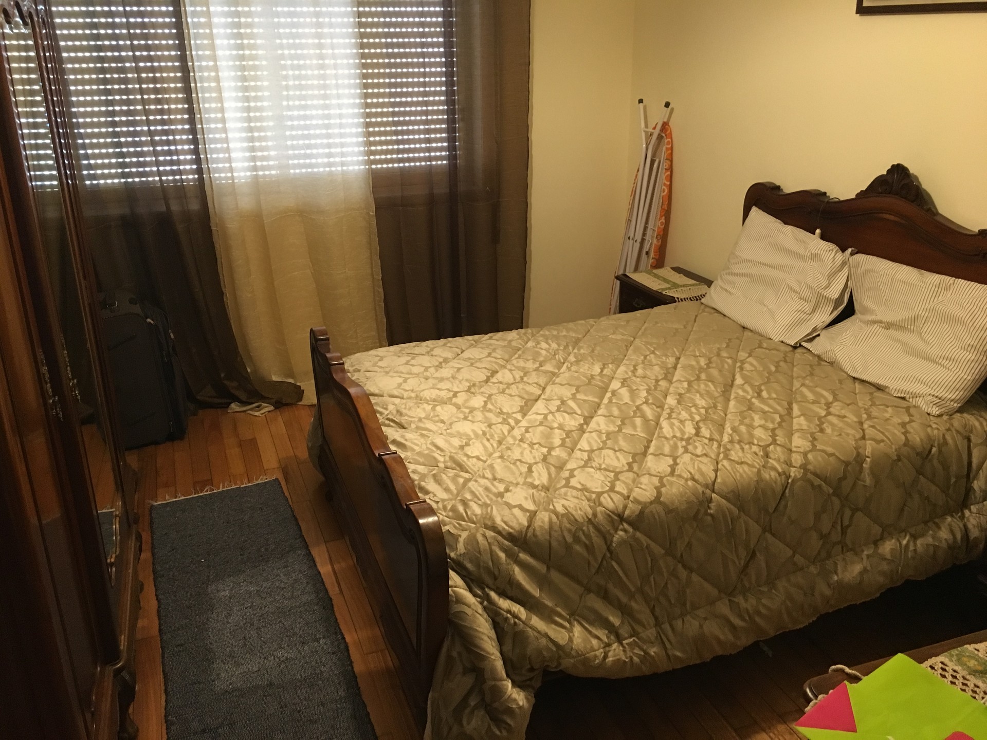 Large room infront El Corte Ingles and Metro