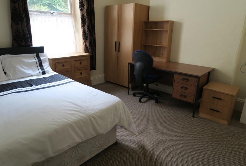 Large Room To Rent Very Close To Plymouth University