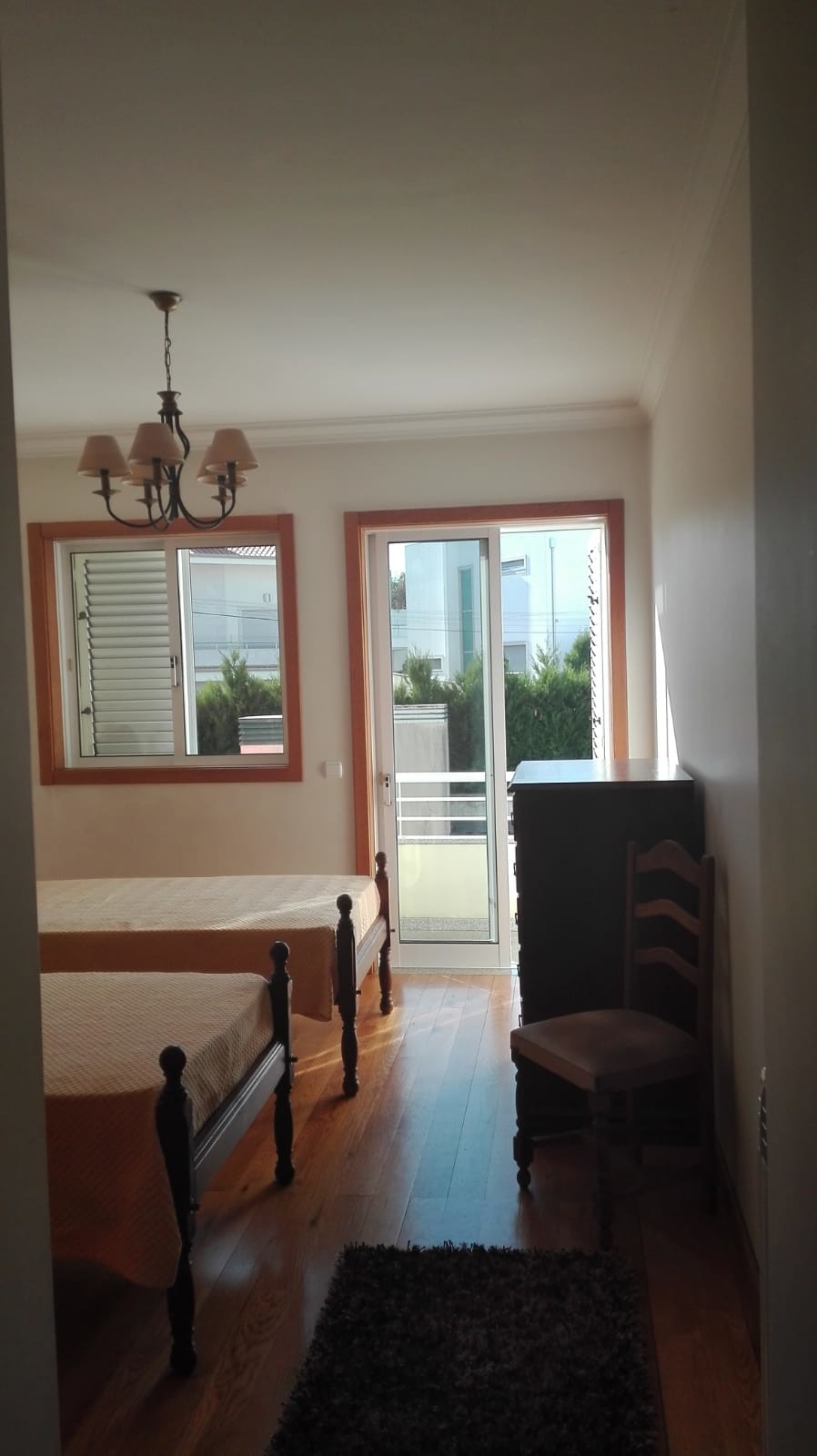 Room for rent in 3-bedroom apartment in Porto girls only and pets allowed