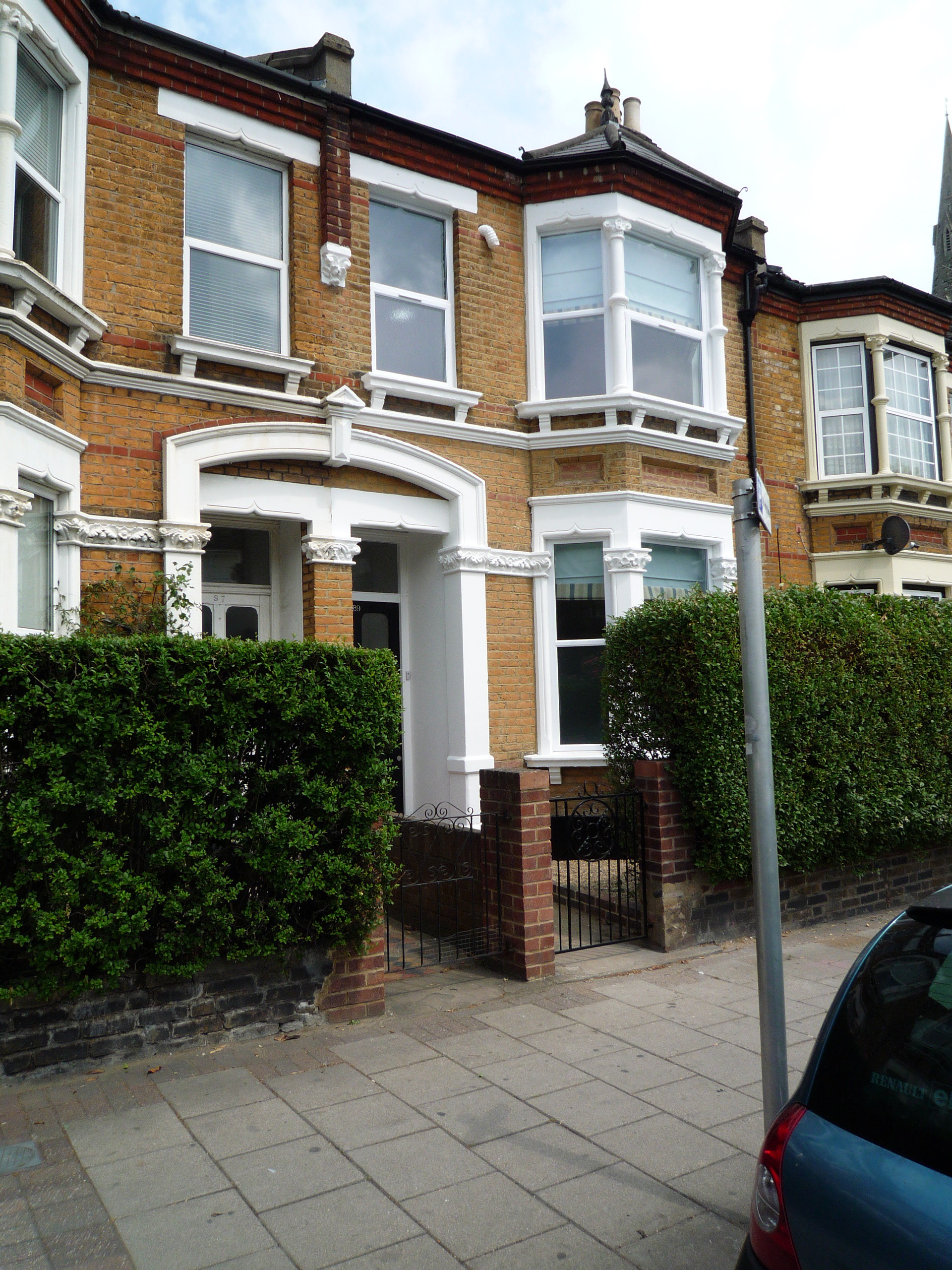 Large spacious room in Victorian terraced house in leafy 