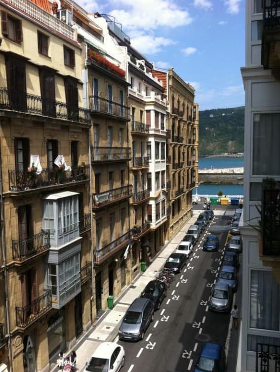 large and sunny apartment in central donostia Room for rent San Sebastian