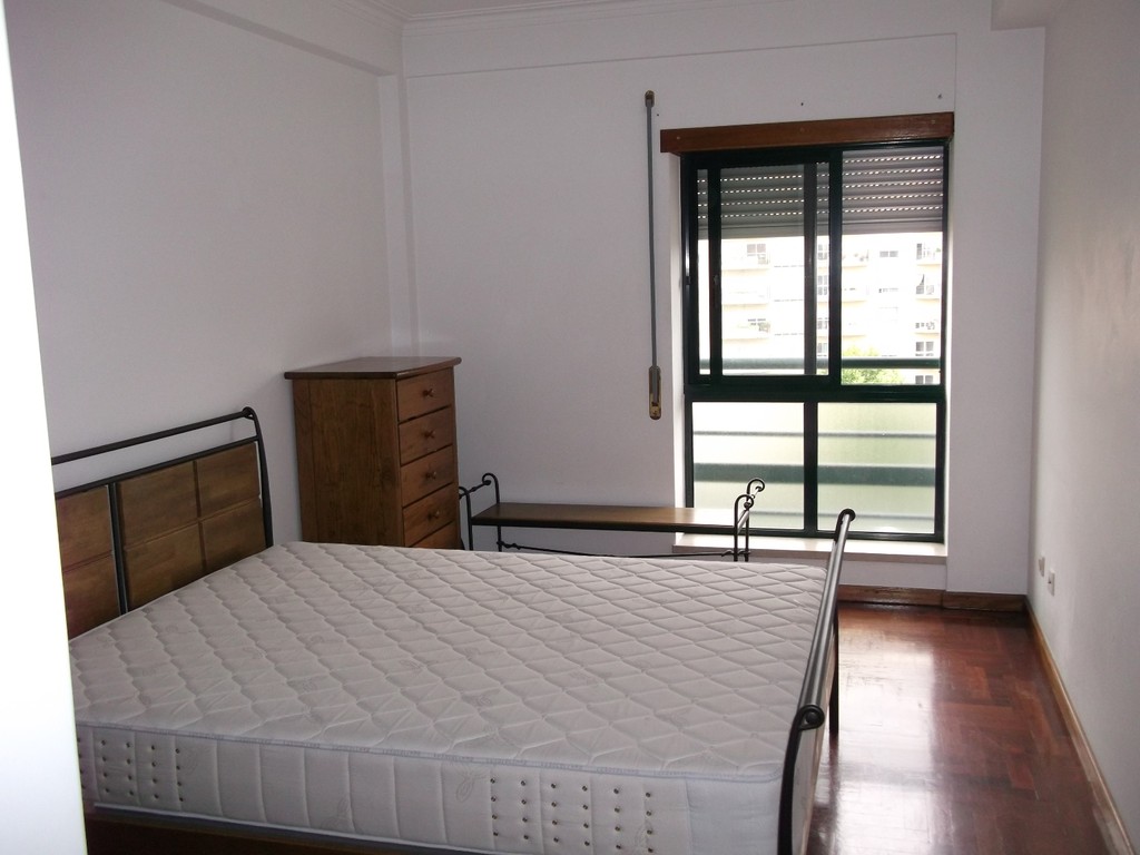 Large and sunny apartment in Coimbra (Portugal) near Stadium and bus