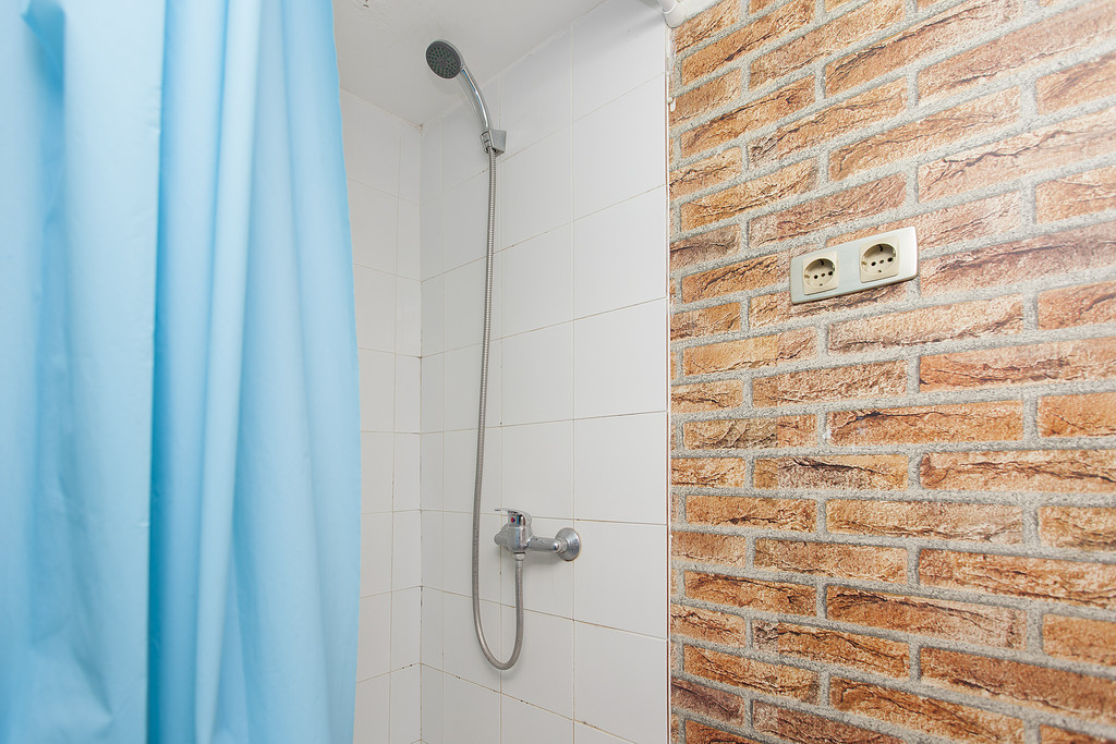 Great room with balcony in an international apartment in the old town of Lisbon