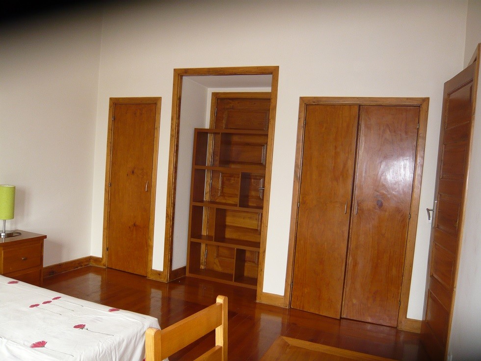 Large and sunny room with balcony in central Coimbra