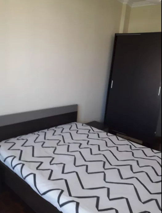 Large and Sunny Room for Rent In Amadora