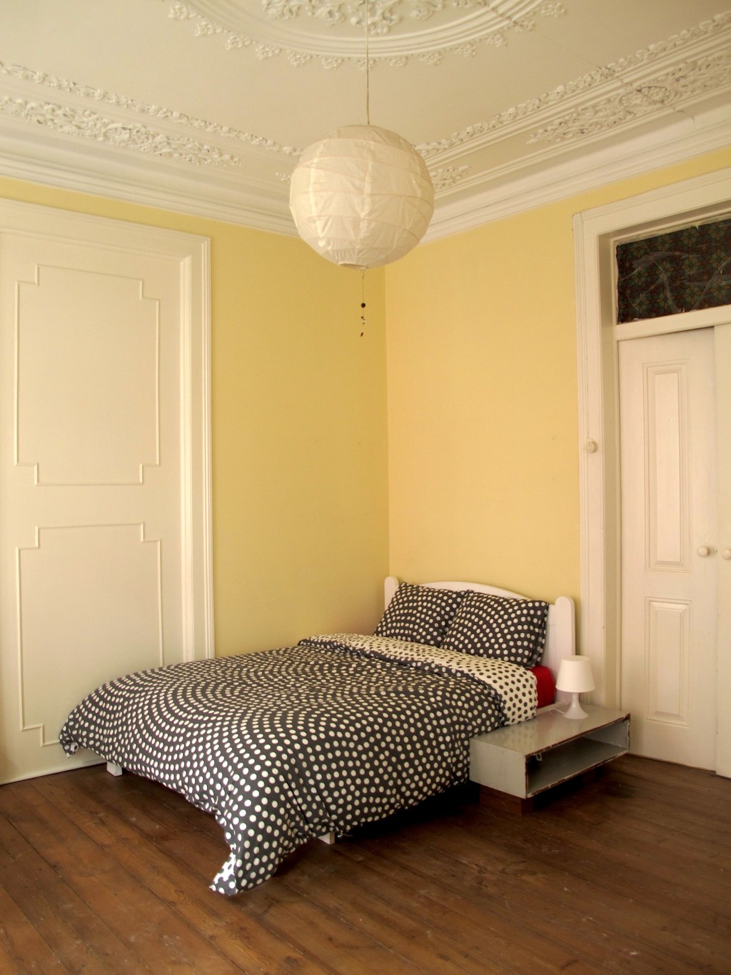 Large and Sunny Room. HEART OF LISBON! BAIRRO ALTO! Room for rent Lisbon